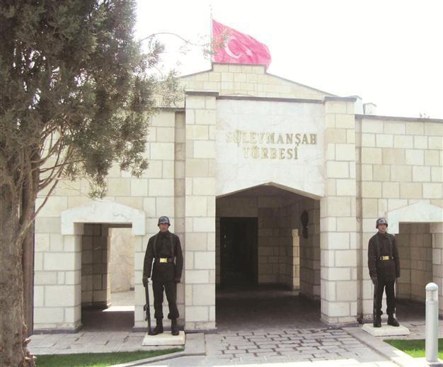 Turkish soldiers still guard the tomb