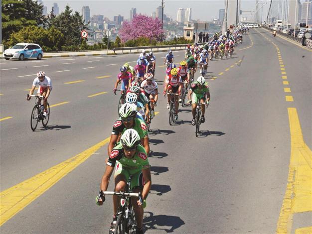 Cyclists fined for illegal crossing of Bosphorus