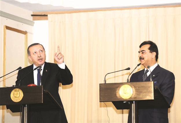Erdoğan urges solidarity in politics in Pakistan