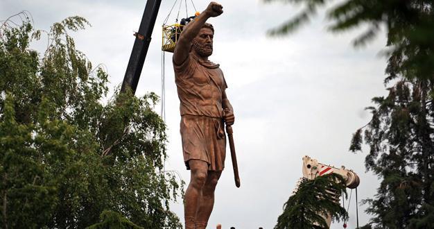 Macedonian capital gets new king-sized statue