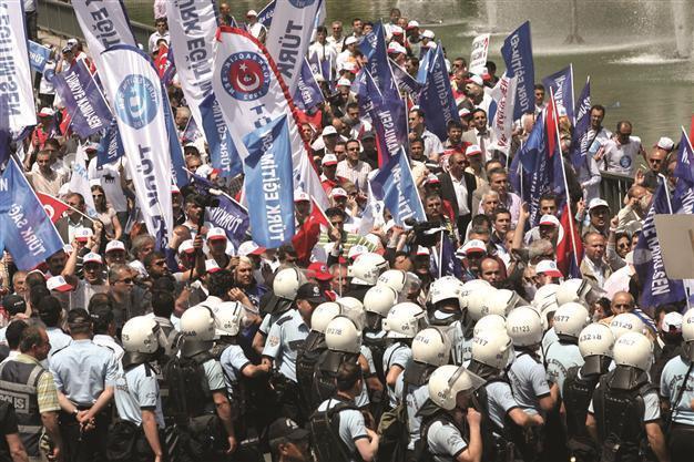 Turkish public workers go on landmark strike