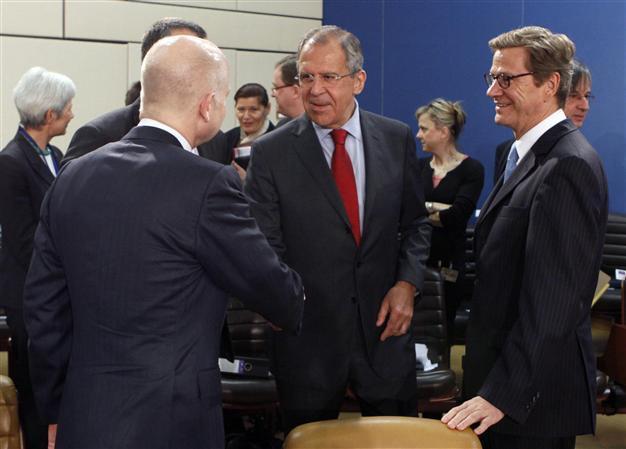 NATO, Russia hold talks on missile shield, Syria