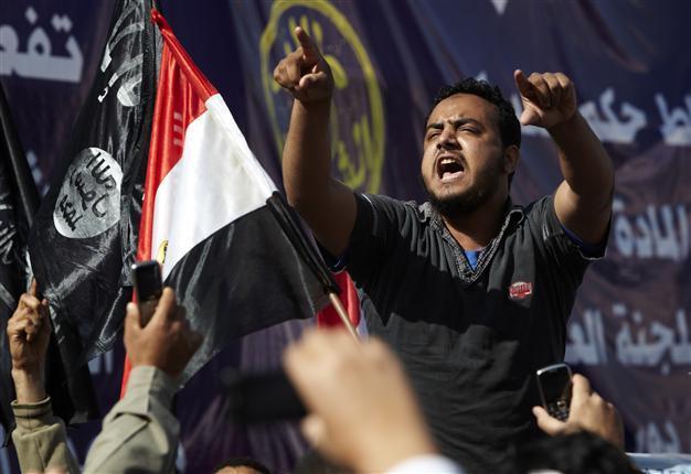 Egyptians rally against ex-regime hold-overs
