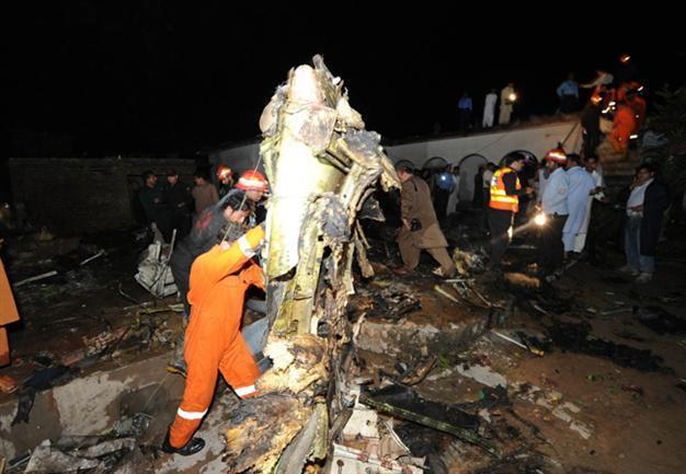 Pakistani plane crashes with 127 on board