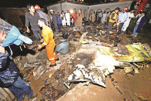126 passengers feared dead on board Pakistani plane
