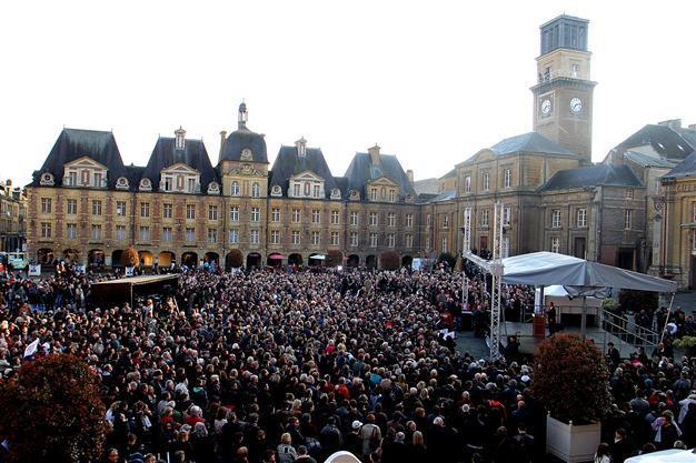 France votes as Sarkozy era hangs by thread