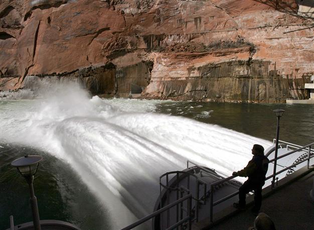 Iran cancels $2 billion dam contract with China: reports