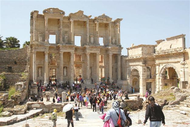 First quarter tourism revenues down 9.7 pct