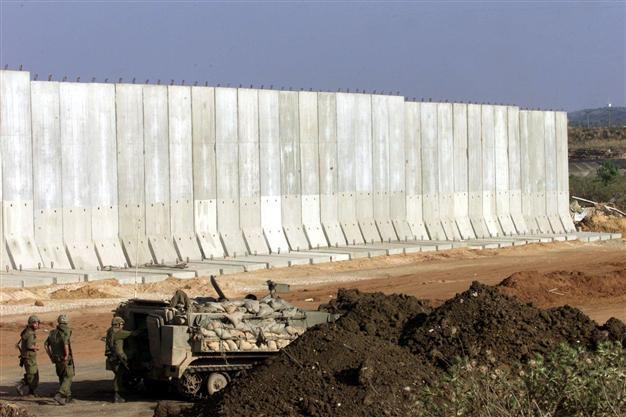 Israel starts building wall along Lebanese border