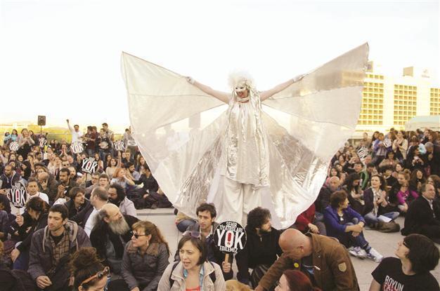 Turkish opposition slams plan to privatize theaters amid demonstrations