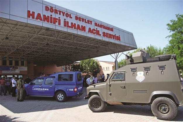 PKK raid kills three officers near Syria