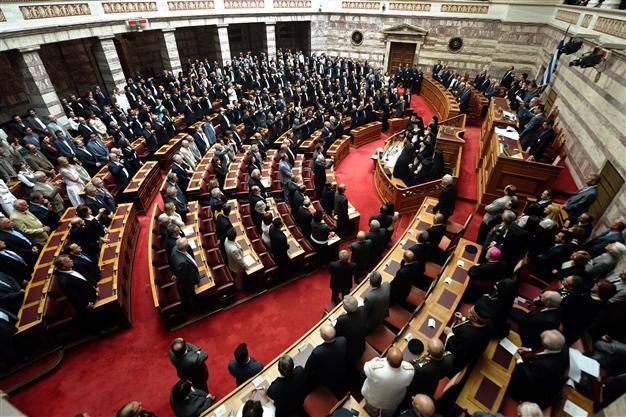 Far-right Greek MPs stage anti-Turkish stance during oaths