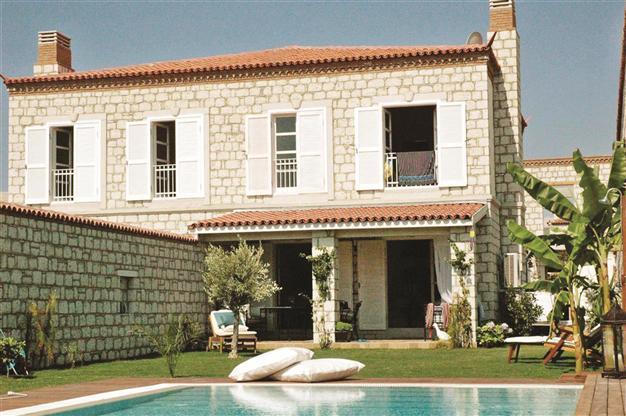 Foreigners can now buy more Turkish land