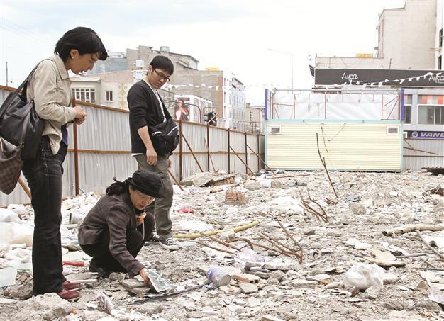 Miyazaki’s family arrive in quake town