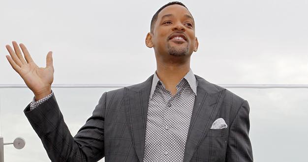 Will Smith slaps journalist who tried to kiss him