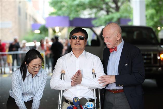 Blind Chinese dissident begins life in US