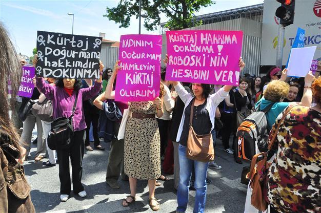 Women detained during abortion protests in Turkey