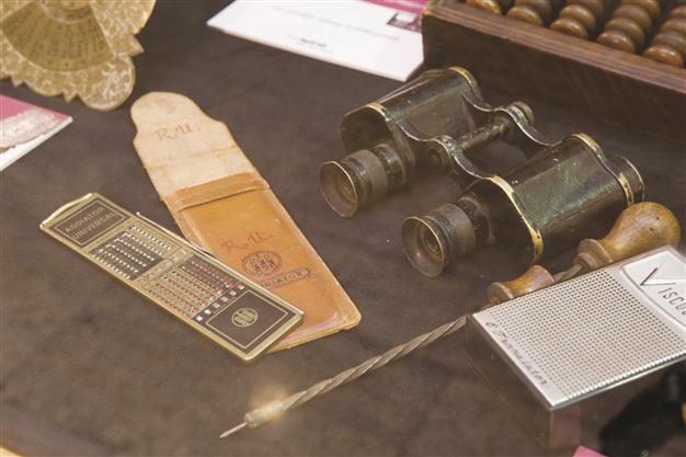 Unusual objects reveal long memory of families
