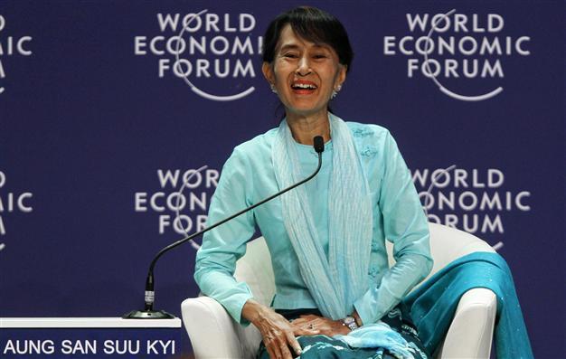 Myanmars Suu Kyi says shes too busy for Facebook