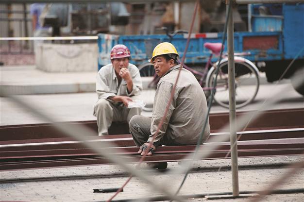 China’s manufacturing hits snag