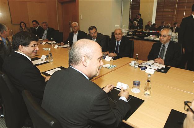 Turkish FM meets Syrian opposition