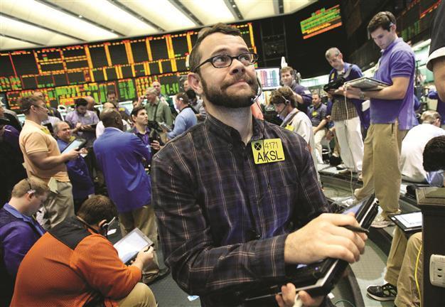 Oil rises on Europe woes, Tehran fears