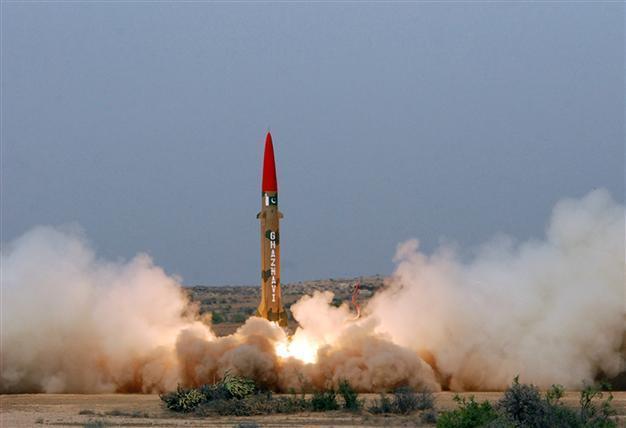 Pakistan tests nuclear-capable missile