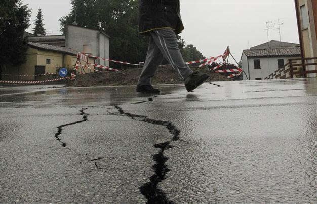 15 dead in Italy quake, several missing: official