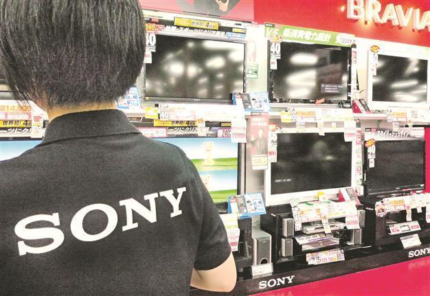 Sony falls to historic low in Tokyo