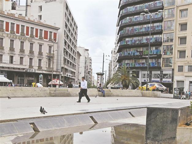 Paris sends cold message to Athens