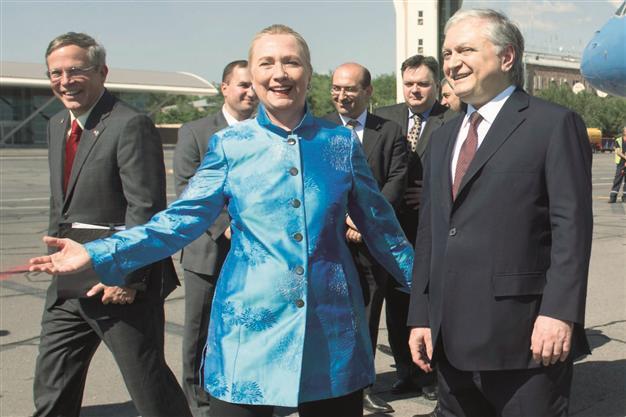 Clinton dives into Caucasus politics with four-nation tour