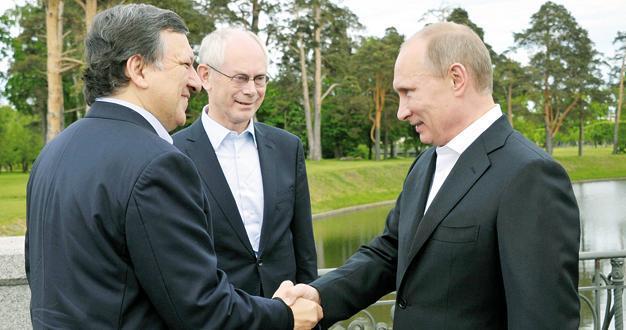 EU presses Russia on Syria amid fresh clashes