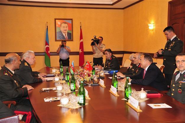 Turkish General visits Baku amid violence