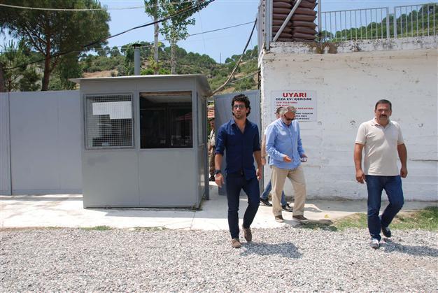 Atletico star Arda Turan visits Mehmet Ağar in jail