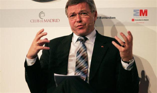 Ex-Norway PM denied visa to China after Nobel tiff