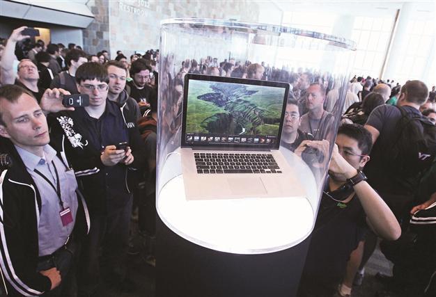Apple unveils more powerful MacBooks