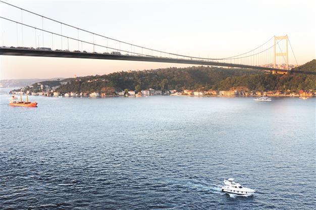 Crowded Istanbul bridge to undergo repairwork