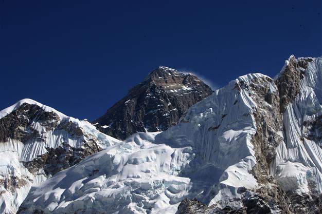 4 climbers die on Mount Everest, 1 still missing