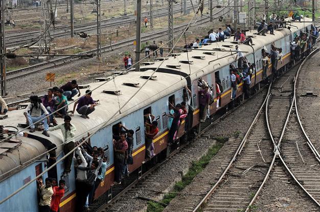 14 killed, 35 injured in Indian train collision