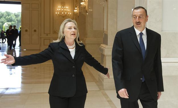 Clinton visits Azerbaijan amid border clashes
