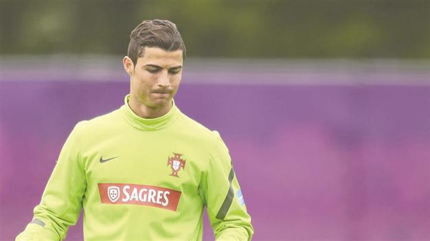 Beware of Ronaldo’s trickery, warns Mertesacker