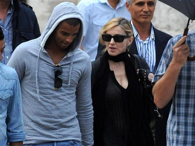 Madonna asked if island was artificial, not the Bosphorus: report