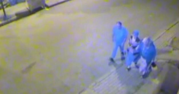 Girl gives birth while walking, leaves baby on pavement (VIDEO)