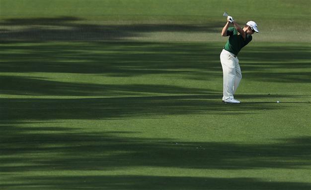 Storm halts Oosthuizen run for lead