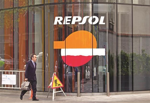 Repsol oil firms on Argentinian seizure