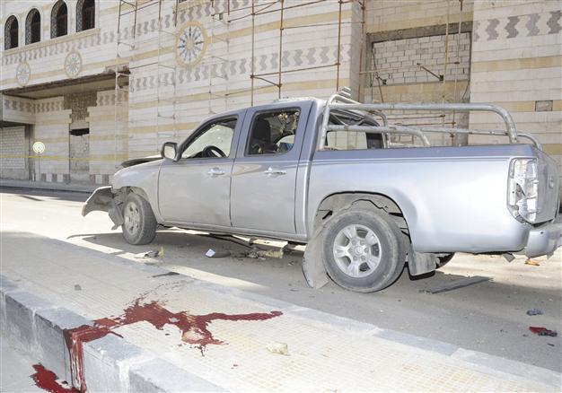 Car bomb hits Damascus as more die in ceasefire