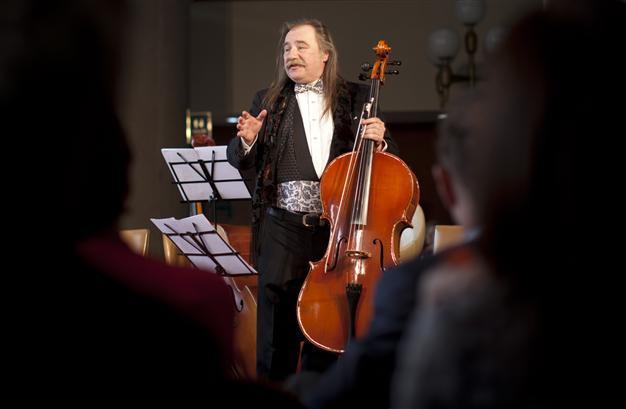Priceless Spanish royal cello broken: official