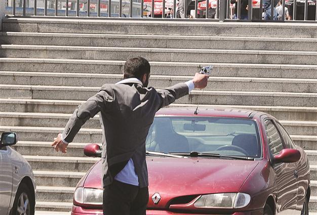 3 injured in film-like court house clash