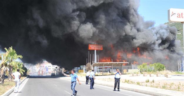 Homes evacuated as fire breaks out in Turkish Riviera