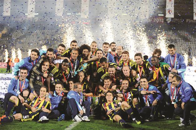Fenerbahçe ends cup drought, dedicates trophy to Yıldırım